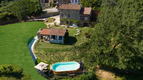 Property building, Patio, Bird's eye view, Garden, Dining area, Swimming pool