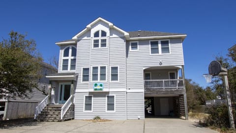 OL1, Wild and Wonderful-Oceanside, Close to beach, private pool, Hot Tub House in Corolla