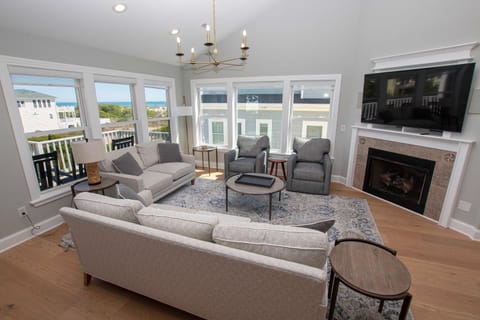 OL126, Prince of Tides- Oceanside, 8 BRs, Private Pool, Theater Room, Rec Rm, Hot Tub Maison in Corolla