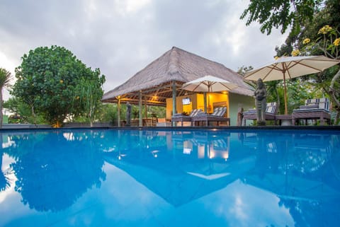 Komodo Garden Campingplatz /
Wohnmobil-Resort in Nusapenida