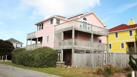 OL626, Celtic Dunes- Oceanside, Dogs Welcome, Private Pool, Hot Tub, Close to Beach Access House in Corolla