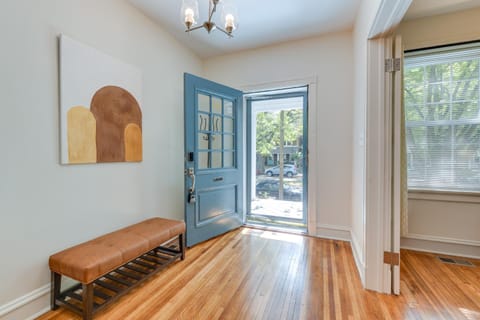 Richmond Home with Patio Walk to Byrd Park! Maison in Richmond