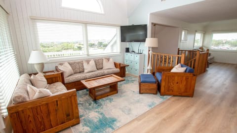 OS10E, Sandune- Oceanside, Private Pool, Hot Tub, Sun Deck, Close to Grocery Store House in Corolla