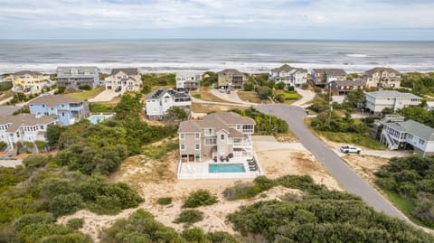 OS1C, Here At Last- Oceanside, Private Pool, Hot Tub, ELEV, Close to Beach Access Maison in Corolla