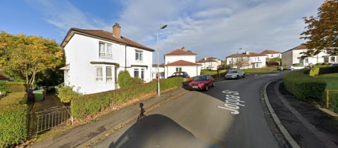 Property building, Day, Neighbourhood, Natural landscape, Street view, Location, Parking