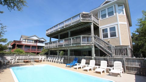 OS1M, Leap of Faith- Oceanside, 7 BRs, Lake Views, Private Pool, Pool Table, Hot Tub Maison in Corolla