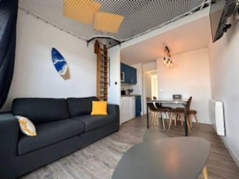 "LE FILET DU LAC" Appartement atypique, 5 personnes, duplex, vue lac, accès parc aquatique gratuit Condo in Talmont-Saint-Hilaire