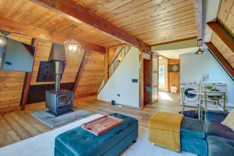 Private Pocono Getaway with Hot Tub and Sauna! Haus in Middle Smithfield