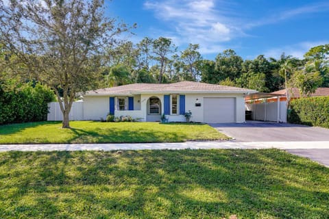 Bungalow Close to Naples Beaches House in Naples