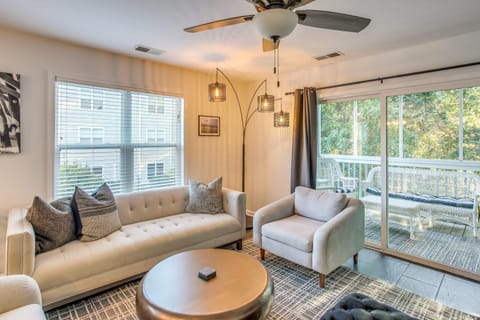 Pet-Friendly North Carolina Condo with Pool Access! Apartment in Saint James