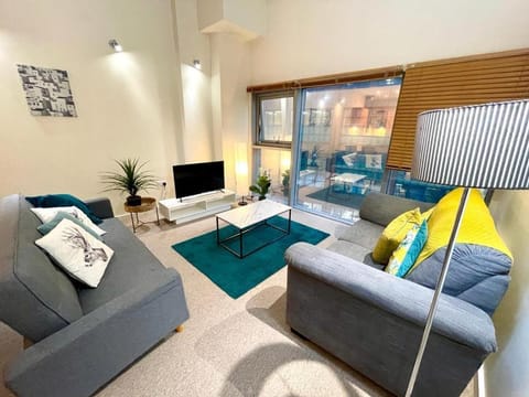 June Disc - Long Stay - Contractors Apartment in Swindon