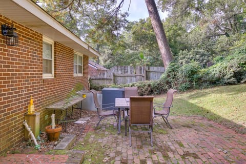 Augusta Retreat with Al Fresco Dining and Gas Grill! House in Augusta