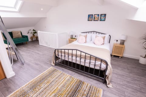 Luxury, Stylish, New, Modern, Cosy, 5-Min Walk Cambridge Mews Casa in Hebden Bridge