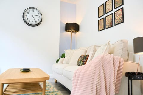 Hebden Bridge Haven - Stylish, Cosy, Canal Side, Pet Friendly House in Hebden Bridge