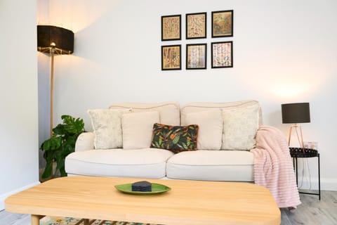 Hebden Bridge Haven - Stylish, Cosy, Canal Side, Pet Friendly House in Hebden Bridge