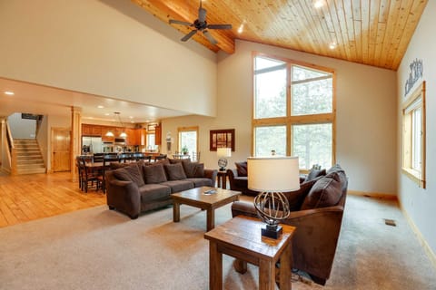 Peaceful Sunriver Retreat with Pool and Hot Tub House in Sunriver