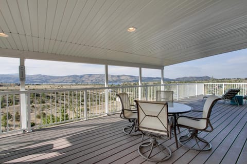 Spacious Canyon Ferry Lake House with Bar and Views! Haus in Canyon Ferry Lake
