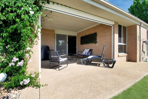 Country Views - Firepit, Ideal Family Retreat House in North Wagga Wagga