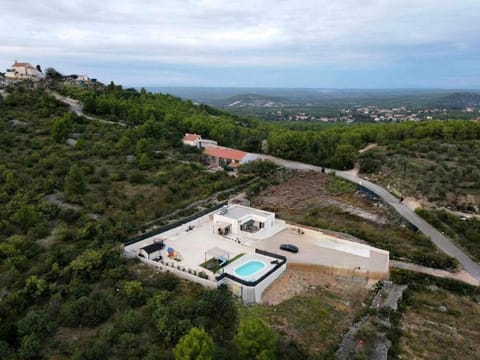 Family friendly house with a swimming pool Sibenik - 21484 Casa in Šibenik