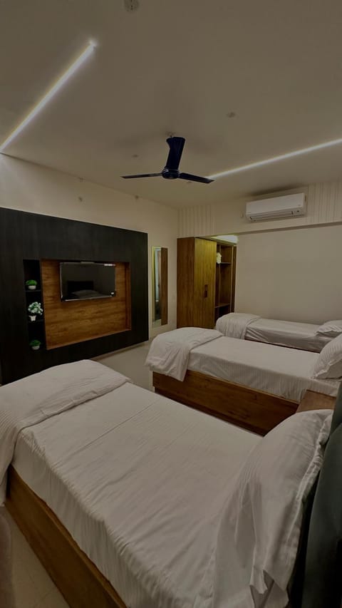 Bed, Photo of the whole room, Bedroom, air conditioner