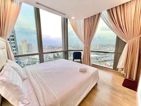 View (from property/room), Bedroom, City view