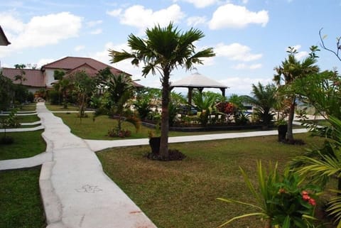 Lombok Beach Hotel Hotel in Batu Layar