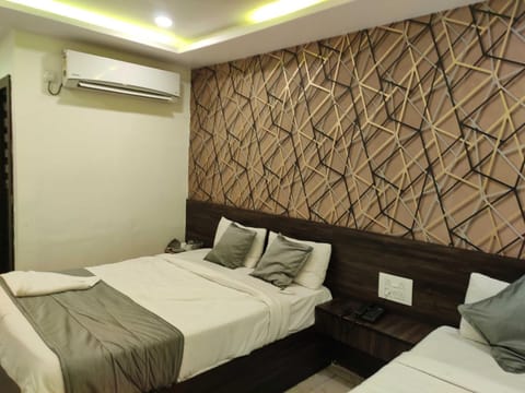 OYO Hotel R Square Hotel in Secunderabad