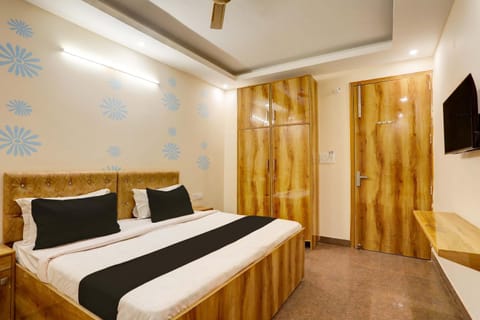 Super Collection O Hotel Rianna Residency Hotel in Noida