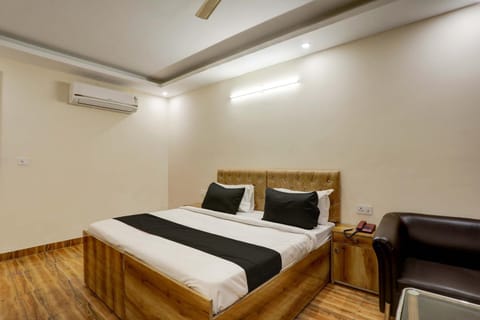 Super Collection O Hotel Rianna Residency Hotel in Noida