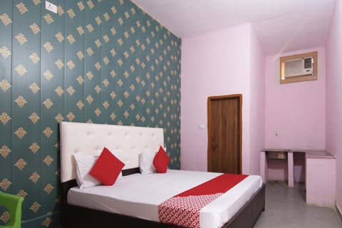 OYO Hotel Royal Place Hotel in Noida