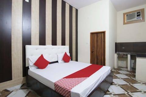 OYO Hotel Royal Place Hotel in Noida