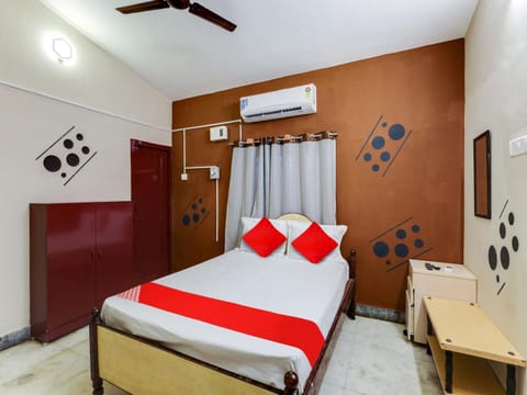 Vsv Guest House Maduravoyal Hotel in Chennai