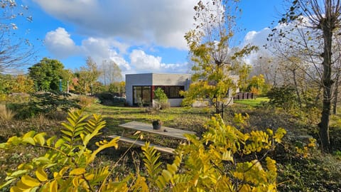 Property building, Spring, Day, Natural landscape, Garden, Garden view