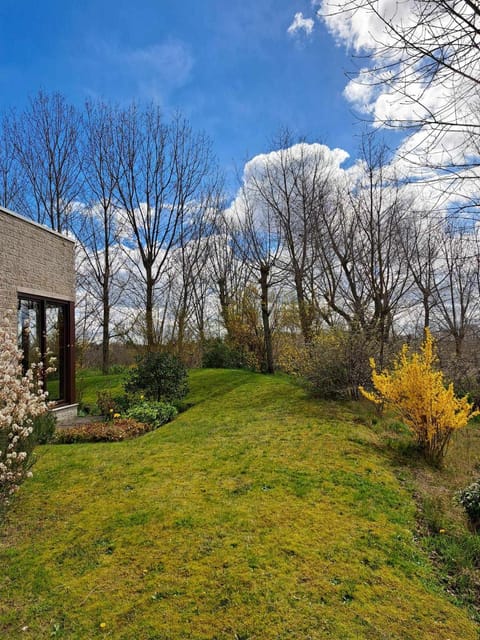 Property building, Spring, Day, Natural landscape, Garden, Garden view