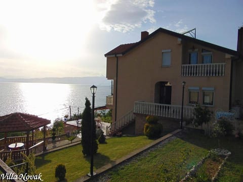 View (from property/room), Garden view, Lake view, Street view