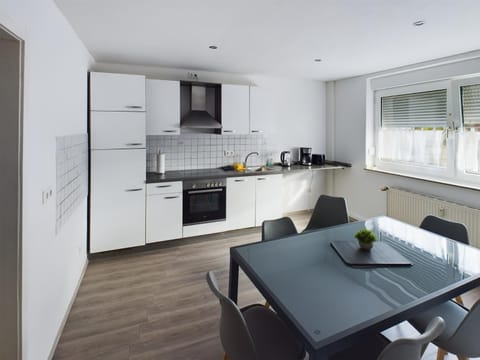 Kitchen or kitchenette, Dining area, dishwasher, pet friendly, stove, toaster