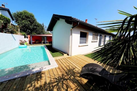 Property building, Garden view, Pool view