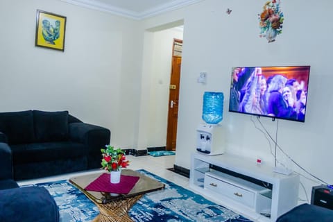 Communal lounge/ TV room, TV and multimedia, Living room, Seating area, Evening entertainment