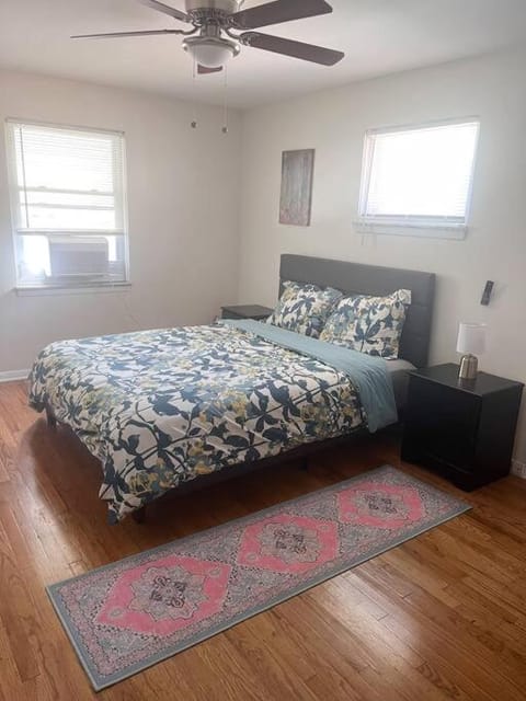 Cozy 2 Beds Condo in Cleveland Heights