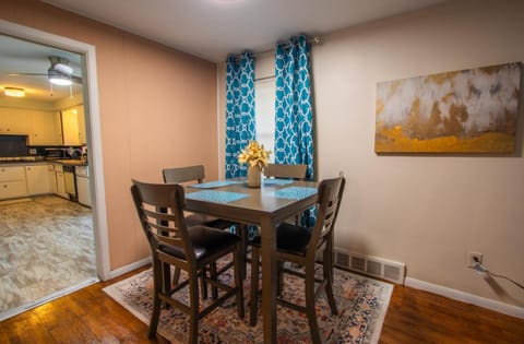 Cozy 2 Beds Condo in Cleveland Heights