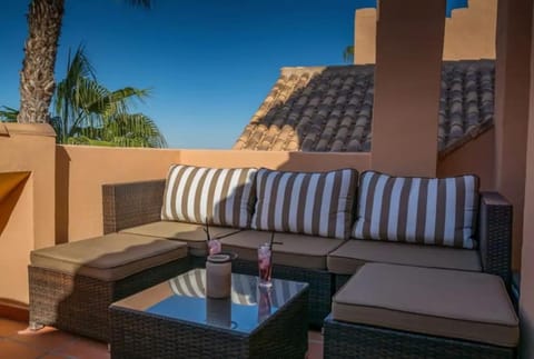 Pure Beach Penthouse & Swimming pool, 3 bedrooms Condo in Los Alcázares