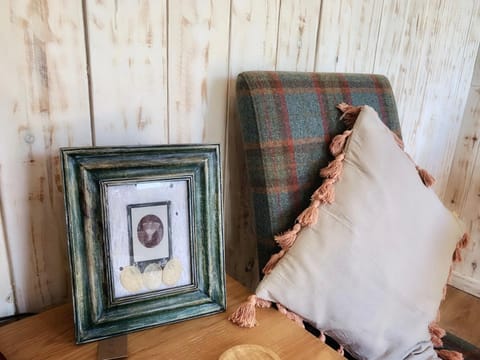 Living room, Decorative detail, Seating area