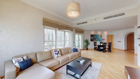 3 Bedroom Apartment in Palm Jumeirah, with Private Beach Access Condo in Dubai