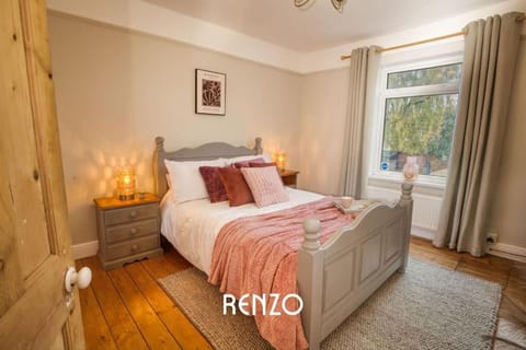 Vibrant 3-bed Home in Lincoln by Renzo, Stunning Design, Close to Lincoln Cathedral! Condo in Lincoln