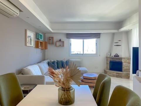 Phaedrus Living: Erato Seaview Luxury Penthouse Copropriété in Limassol City