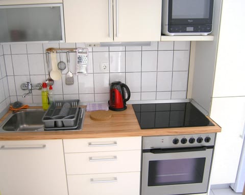 Coffee/tea facilities, Kitchen or kitchenette, Communal kitchen