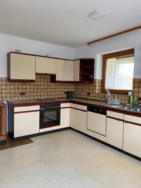 Kitchen or kitchenette, pet friendly, stove