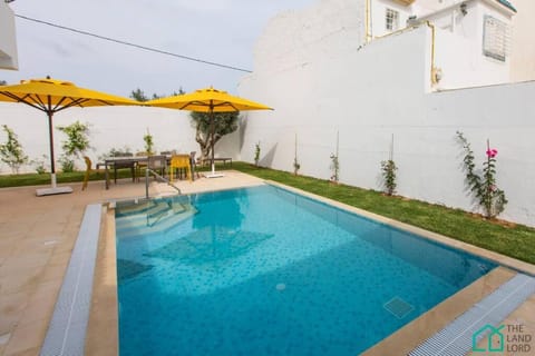 Très charmante villa avec piscine à 5mn de la mer Villa in Mrezga