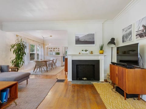 Stylish 2BR in Historic SE Ladds Addition House in Portland