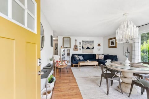 Vancouver Escape, Spacious 3-Bdrm Private Home House in Vancouver